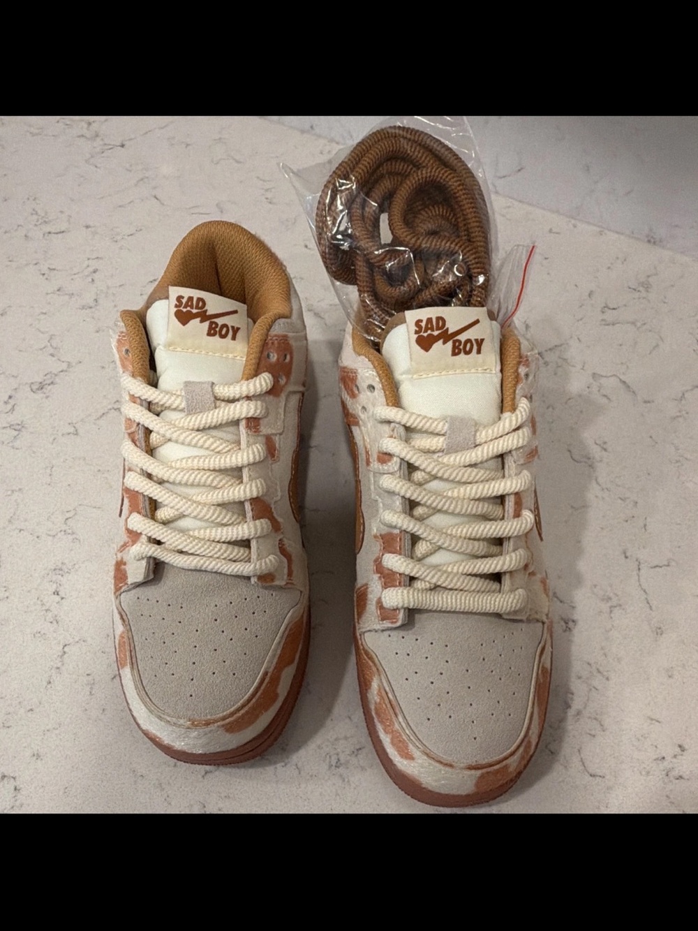 Men's Cream & Tan Low-Top Sneakers